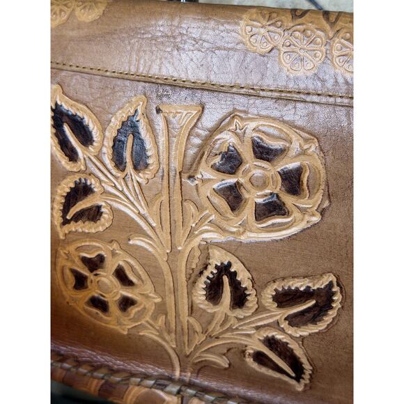 Rising sun hand-tooled leather crossbody bag with a floral pattern - Picture 12 of 12